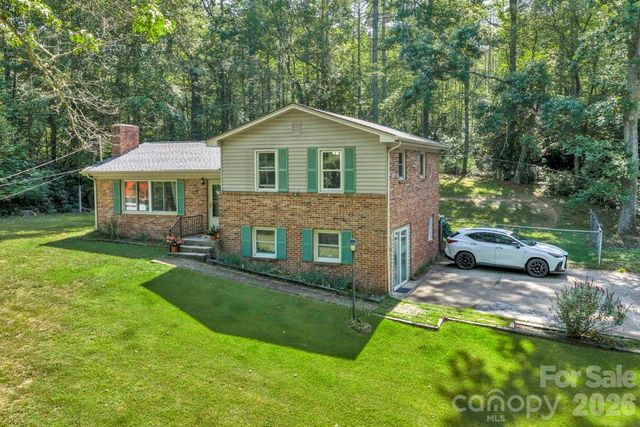 1199 Deer Park Lake Road, Spruce Pine, NC 28777