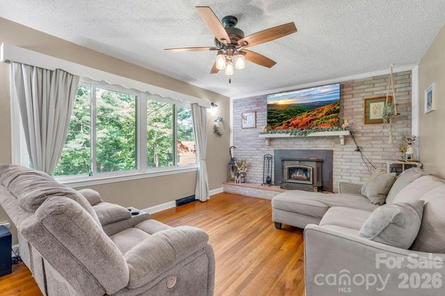 1199 Deer Park Lake Road, Spruce Pine, NC 28777