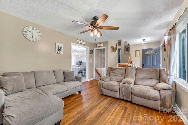 1199 Deer Park Lake Road, Spruce Pine, NC 28777