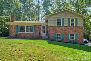 1199 Deer Park Lake Road, Spruce Pine, NC 28777