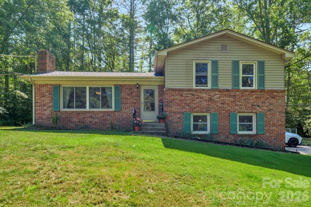 1199 Deer Park Lake Road, Spruce Pine, NC 28777