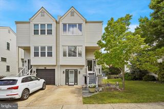 420 PLEASANT VALLEY DR, Conshohocken, PA 19428
