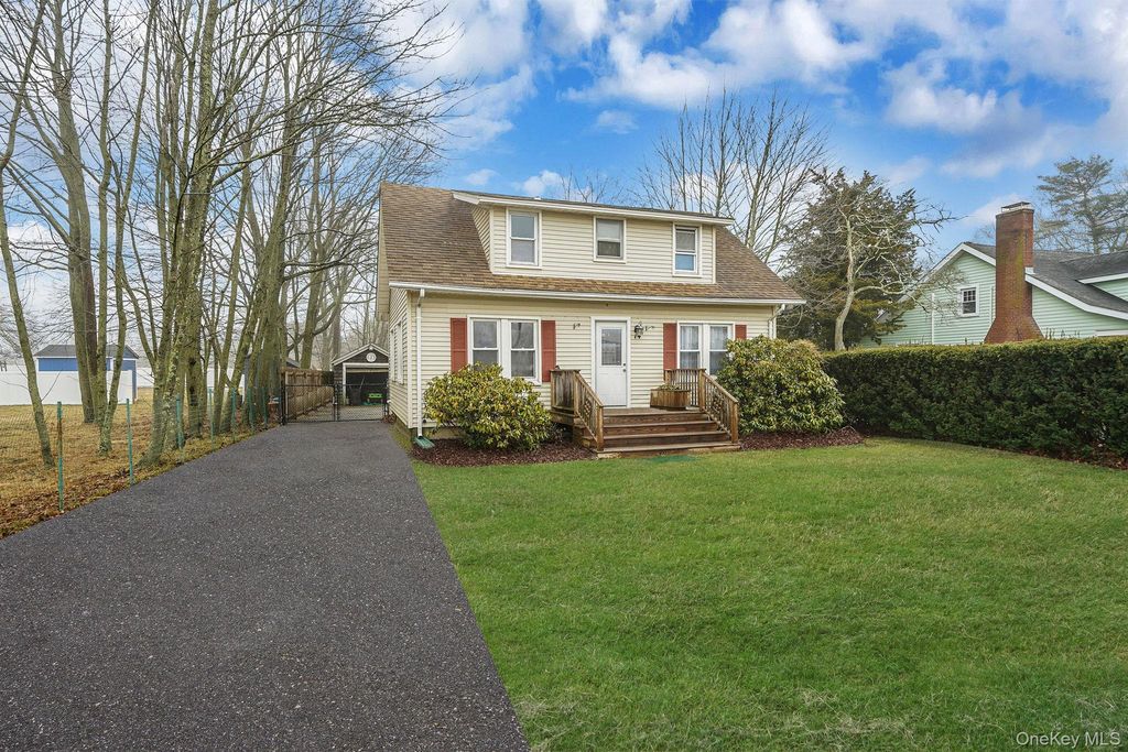 14 Tuttle Avenue, Eastport, NY 11941