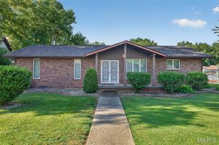 155 Keeven Drive, Highland, IL 62249