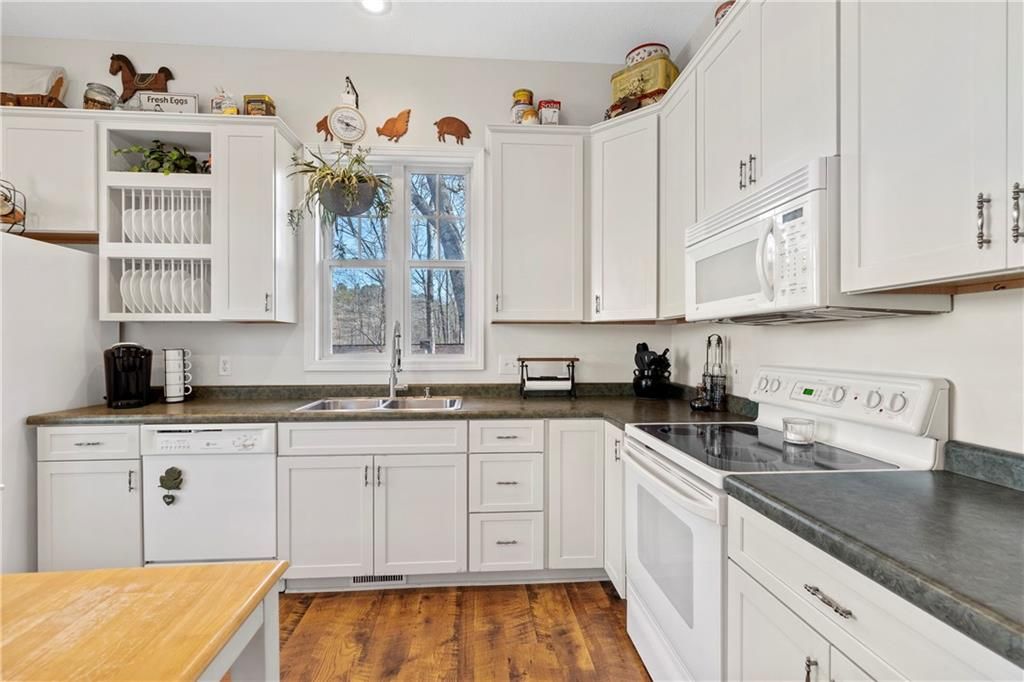 Image 14 of property listing at 125 Lowe NW Road, Milledgeville, GA 31061