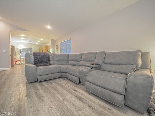 3105 Whispering Canyon Court, Henderson, NV 89052