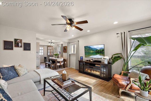 28022 Fairfax Street, Southfield, MI 48076