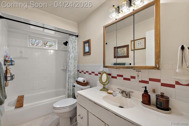 28022 Fairfax Street, Southfield, MI 48076