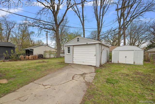 28022 Fairfax Street, Southfield, MI 48076