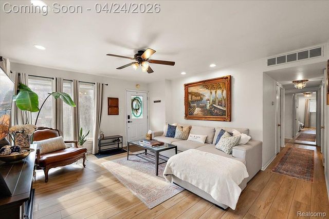 28022 Fairfax Street, Southfield, MI 48076