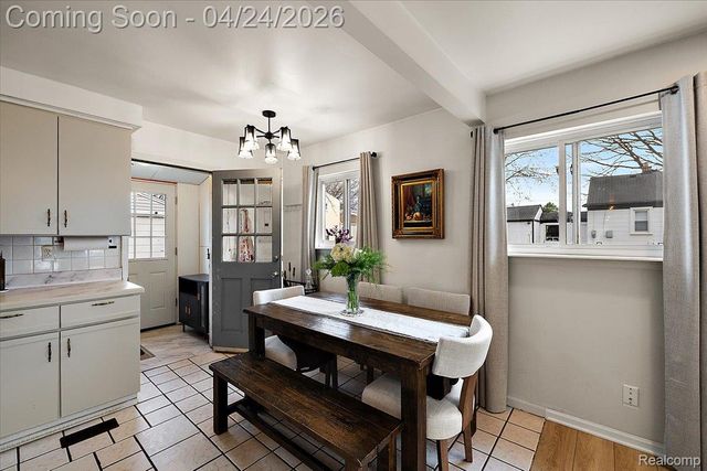 28022 Fairfax Street, Southfield, MI 48076