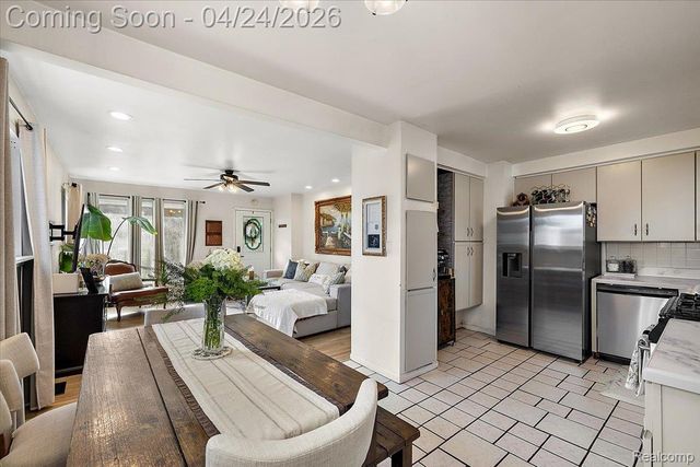 28022 Fairfax Street, Southfield, MI 48076