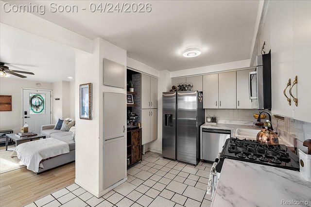 28022 Fairfax Street, Southfield, MI 48076