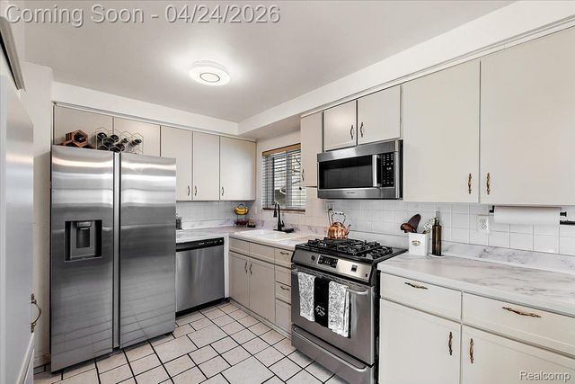 28022 Fairfax Street, Southfield, MI 48076