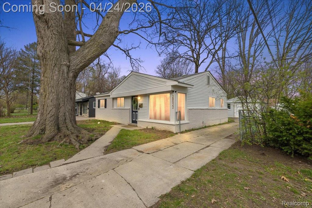 28022 Fairfax Street, Southfield, MI 48076