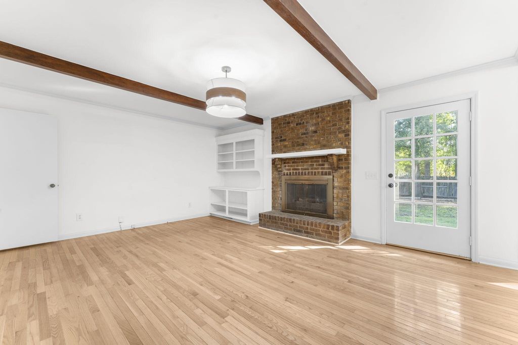 Image 15 of property listing at 203 Stratford Drive, Summerville, SC 29485