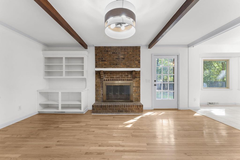 Image 16 of property listing at 203 Stratford Drive, Summerville, SC 29485
