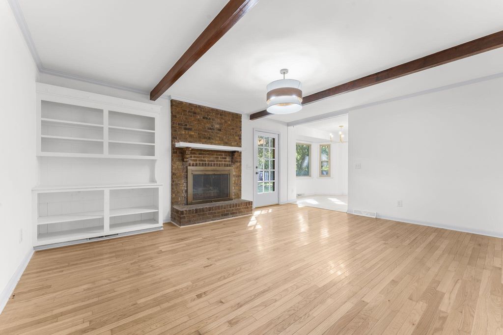 Image 17 of property listing at 203 Stratford Drive, Summerville, SC 29485