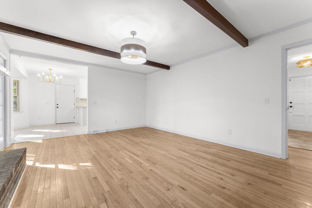 Image 18 of property listing at 203 Stratford Drive, Summerville, SC 29485