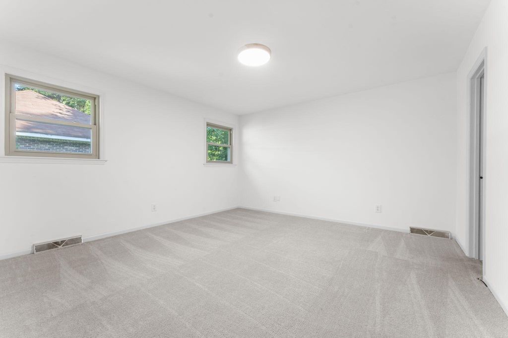Image 19 of property listing at 203 Stratford Drive, Summerville, SC 29485