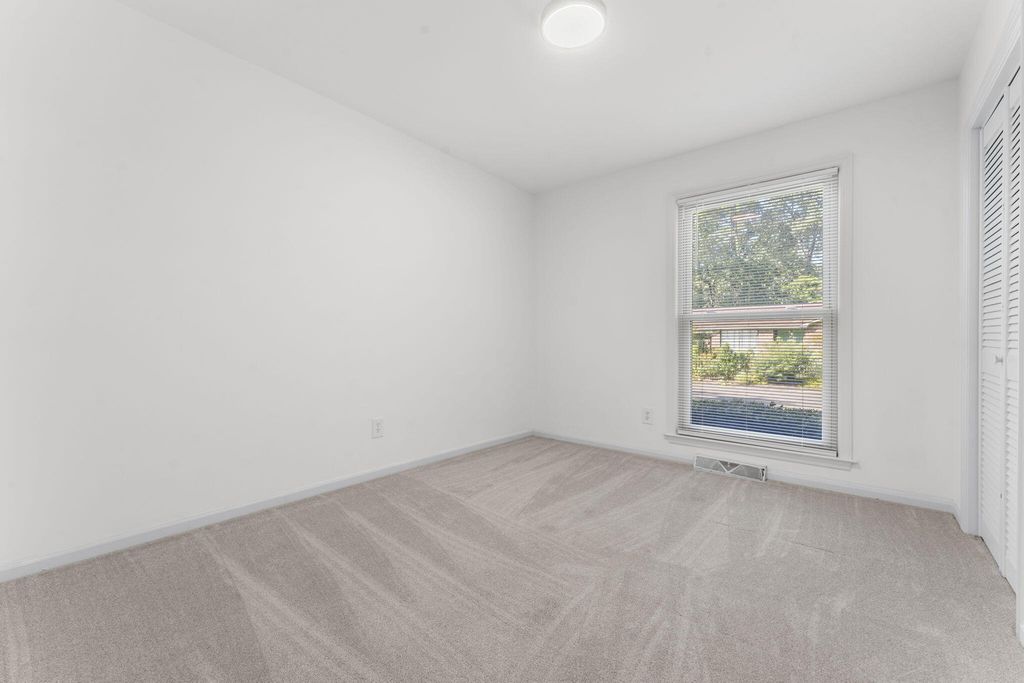 Image 25 of property listing at 203 Stratford Drive, Summerville, SC 29485