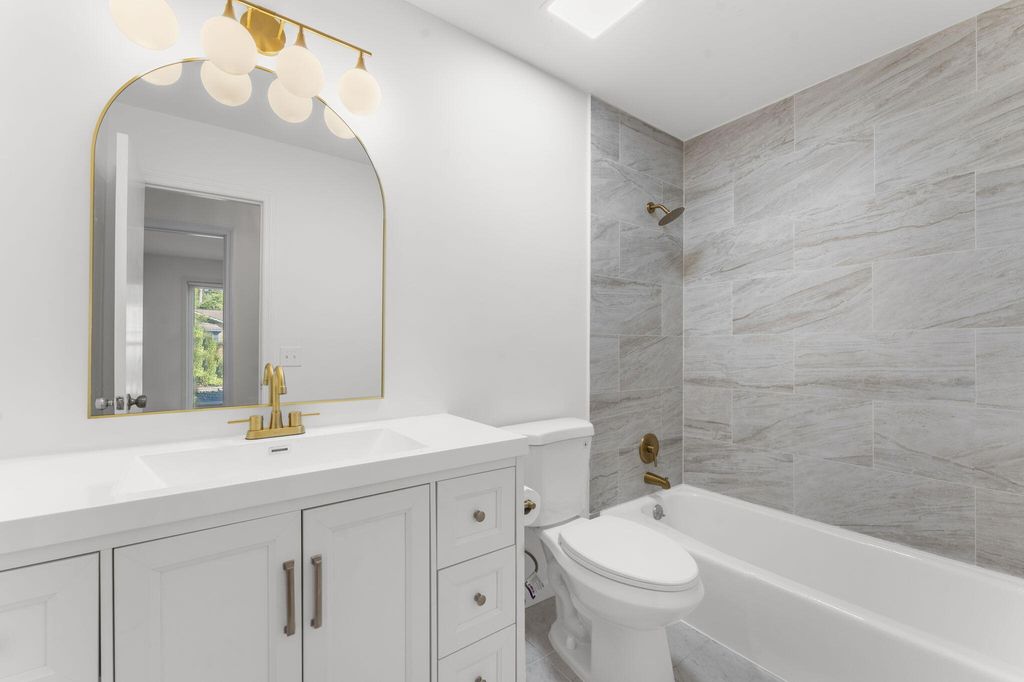 Image 27 of property listing at 203 Stratford Drive, Summerville, SC 29485