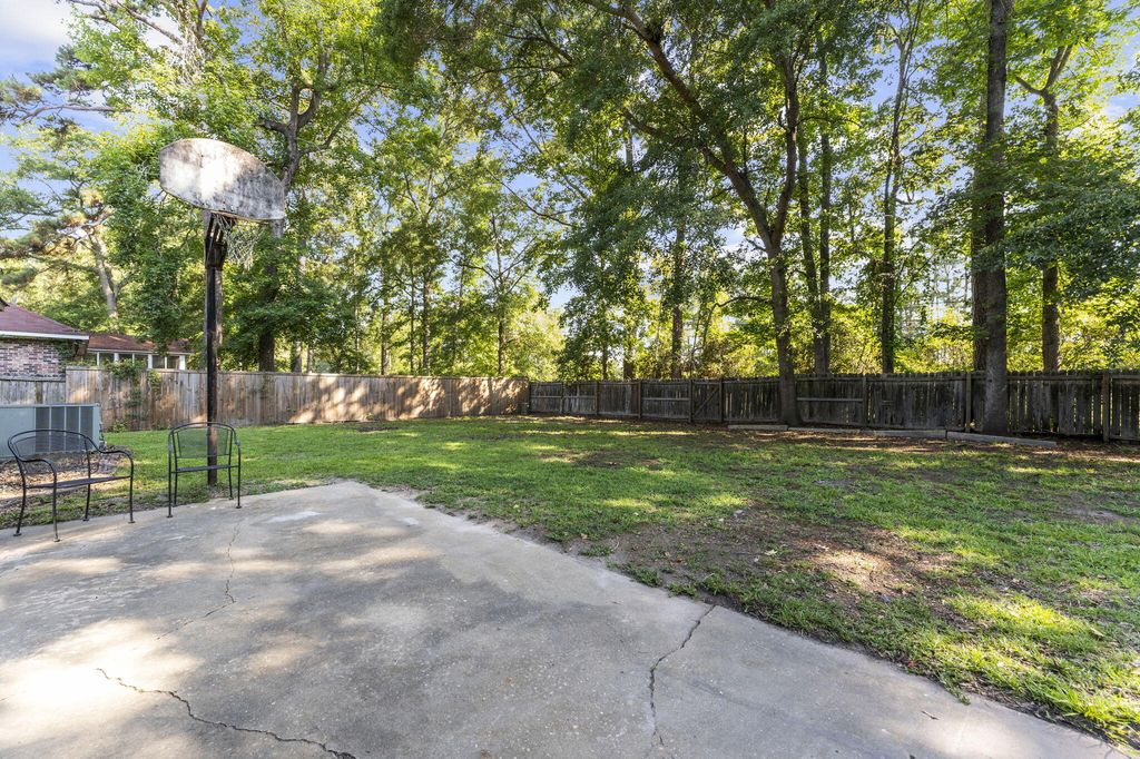 Image 32 of property listing at 203 Stratford Drive, Summerville, SC 29485