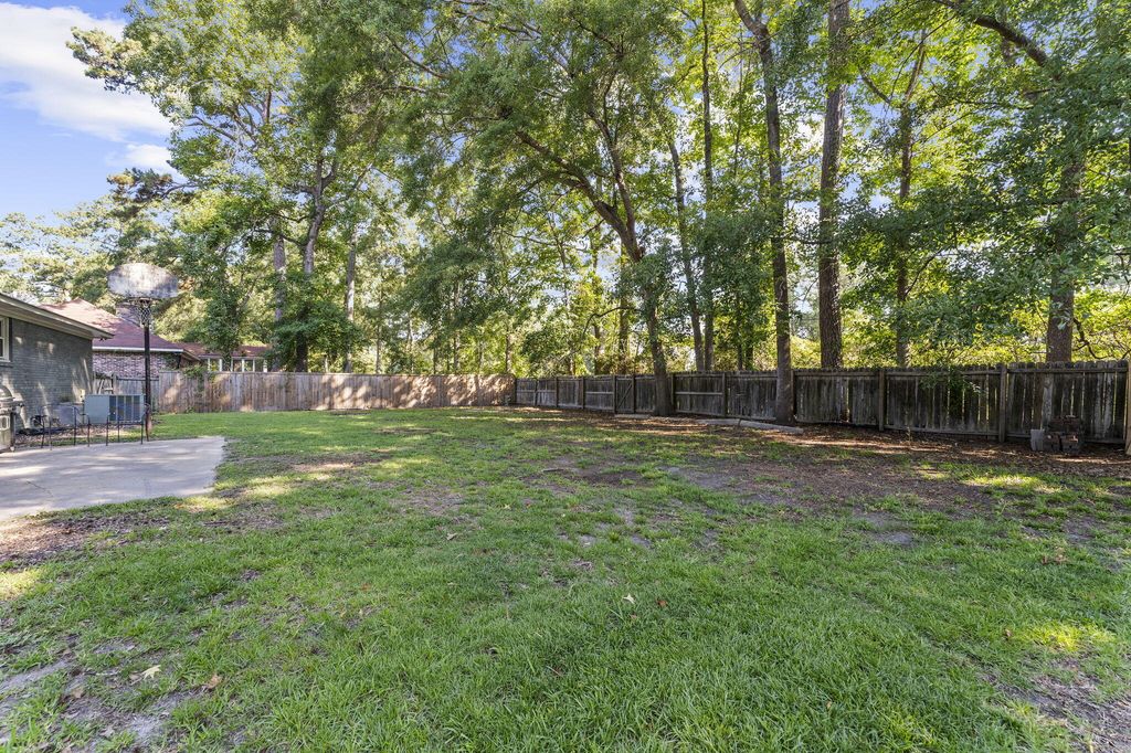 Image 37 of property listing at 203 Stratford Drive, Summerville, SC 29485