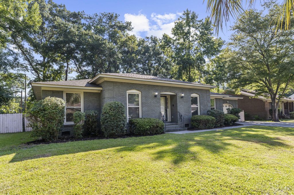 Image 39 of property listing at 203 Stratford Drive, Summerville, SC 29485