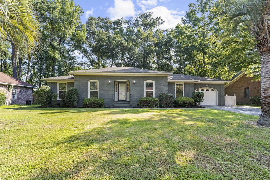 Image 40 of property listing at 203 Stratford Drive, Summerville, SC 29485