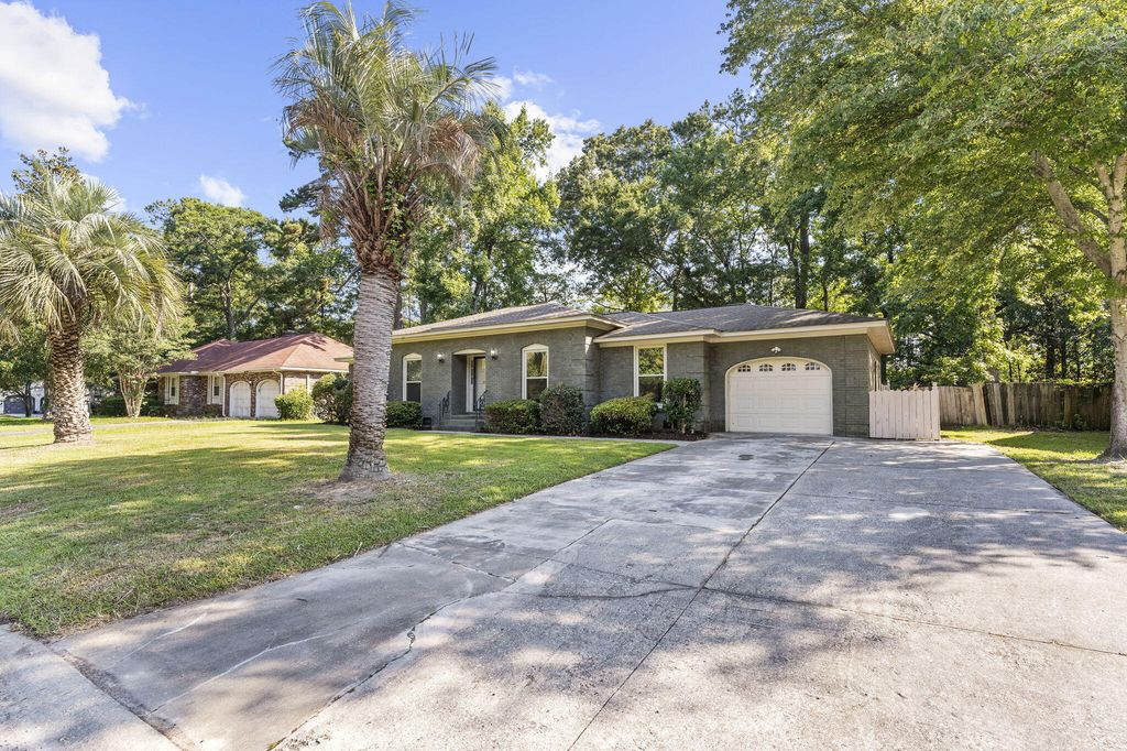 Image 41 of property listing at 203 Stratford Drive, Summerville, SC 29485