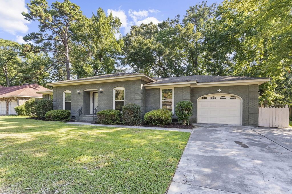 Image 42 of property listing at 203 Stratford Drive, Summerville, SC 29485