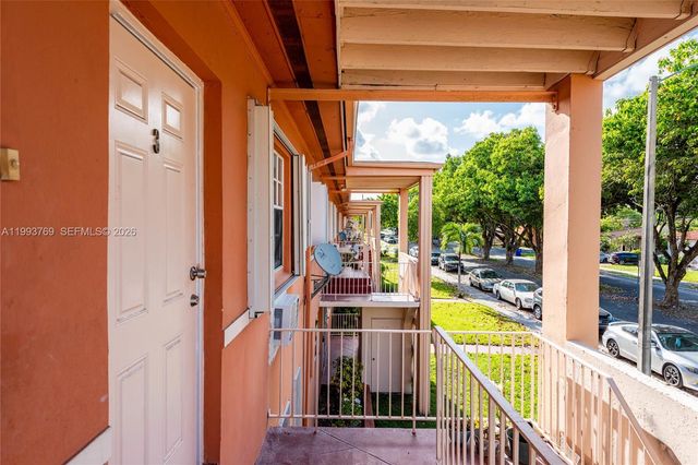 3671 SW 11th St 9B, Miami, FL 33135