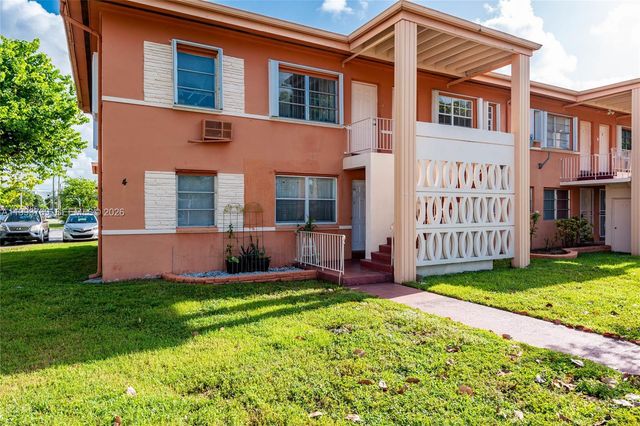 3671 SW 11th St 9B, Miami, FL 33135