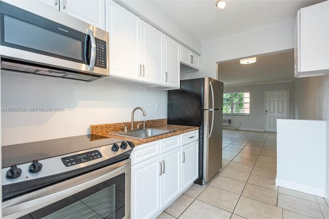 3671 SW 11th St 9B, Miami, FL 33135