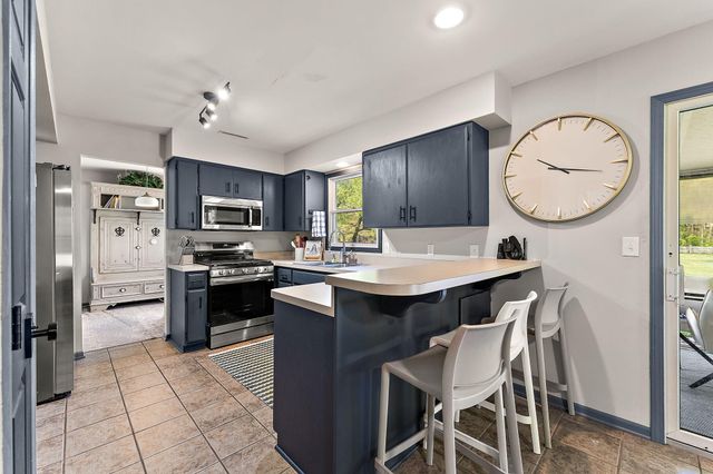 12150 N 332 E, Demotte, IN 46310