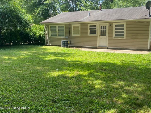 10705 Grafton Hall Rd, Louisville, KY 40272