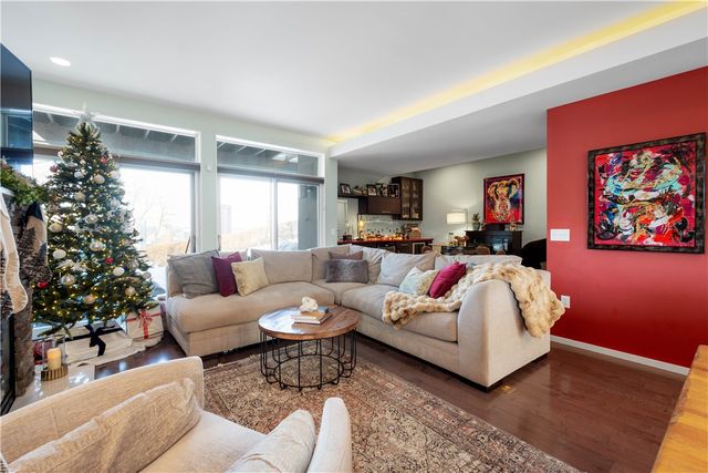 15 Bailey Park Ln, Mt Washington, PA 15210