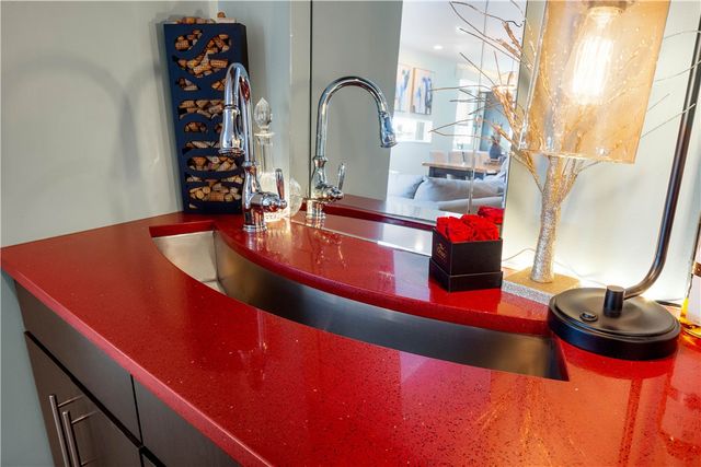 15 Bailey Park Ln, Mt Washington, PA 15210