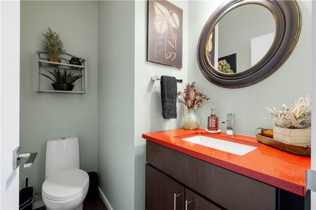 15 Bailey Park Ln, Mt Washington, PA 15210