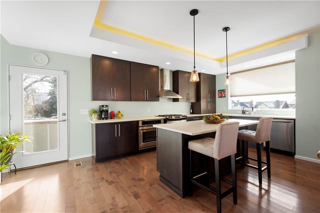 15 Bailey Park Ln, Mt Washington, PA 15210