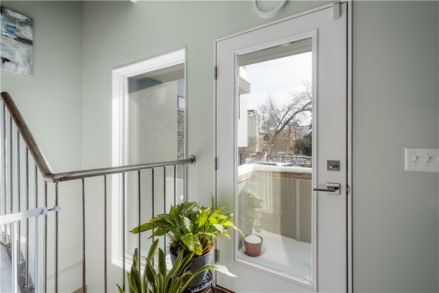 15 Bailey Park Ln, Mt Washington, PA 15210