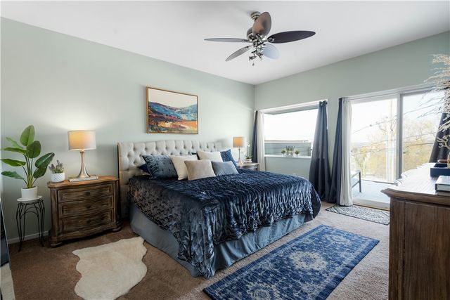 15 Bailey Park Ln, Mt Washington, PA 15210