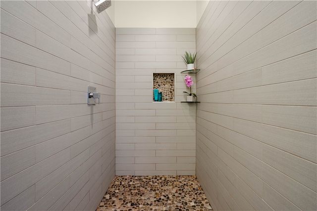 15 Bailey Park Ln, Mt Washington, PA 15210