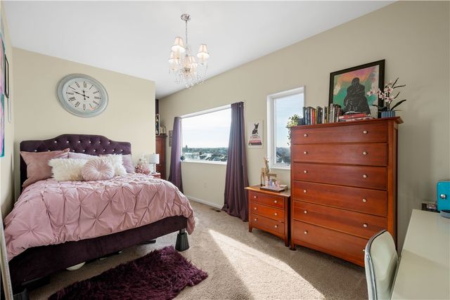 15 Bailey Park Ln, Mt Washington, PA 15210