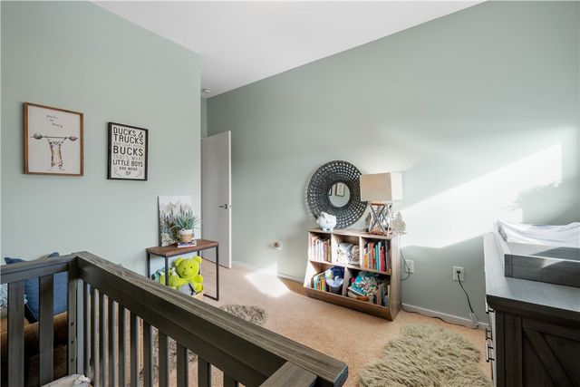 15 Bailey Park Ln, Mt Washington, PA 15210