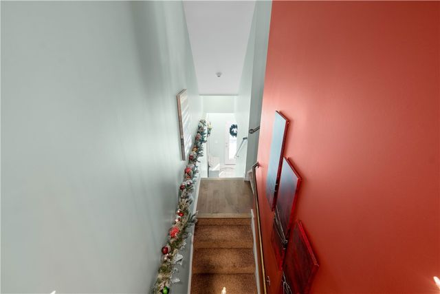 15 Bailey Park Ln, Mt Washington, PA 15210