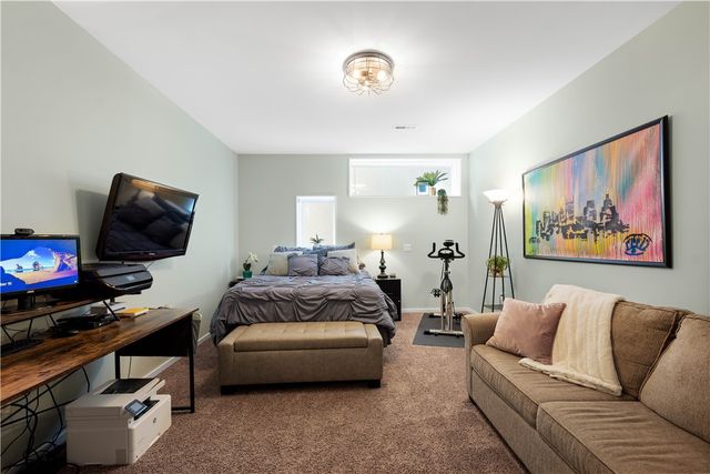 15 Bailey Park Ln, Mt Washington, PA 15210