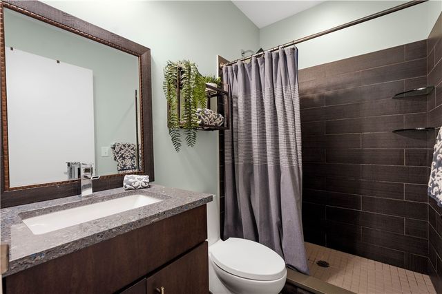 15 Bailey Park Ln, Mt Washington, PA 15210