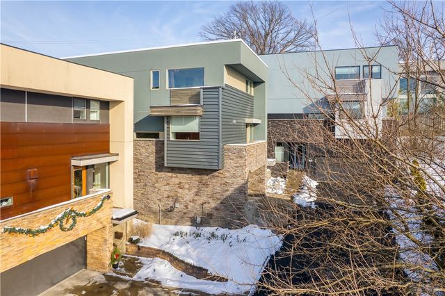 15 Bailey Park Ln, Mt Washington, PA 15210